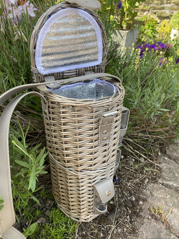 Wicker outlet bottle carrier